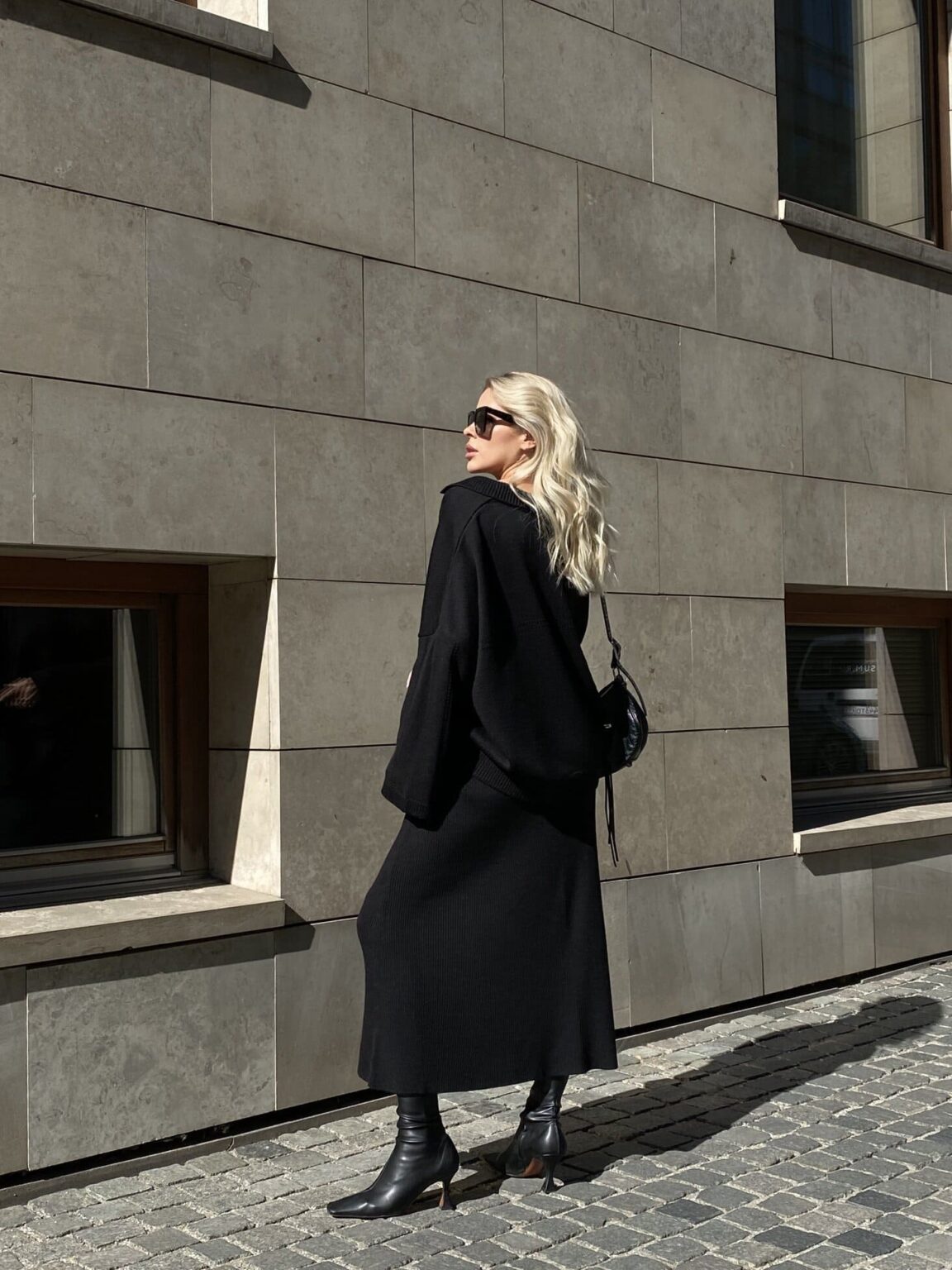Andrea black jumper