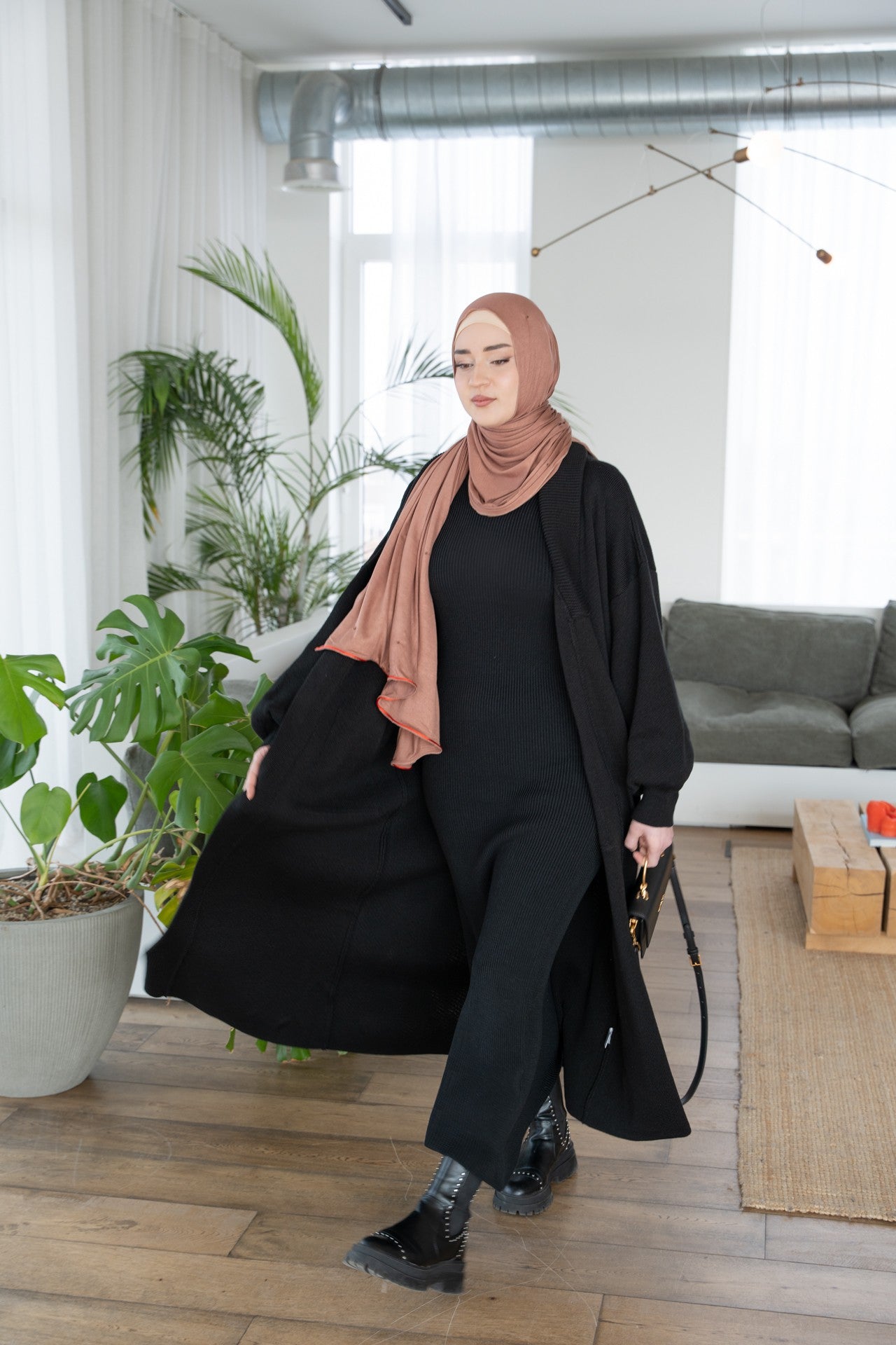 Elita schwarzes ärmelloses langes Kleid