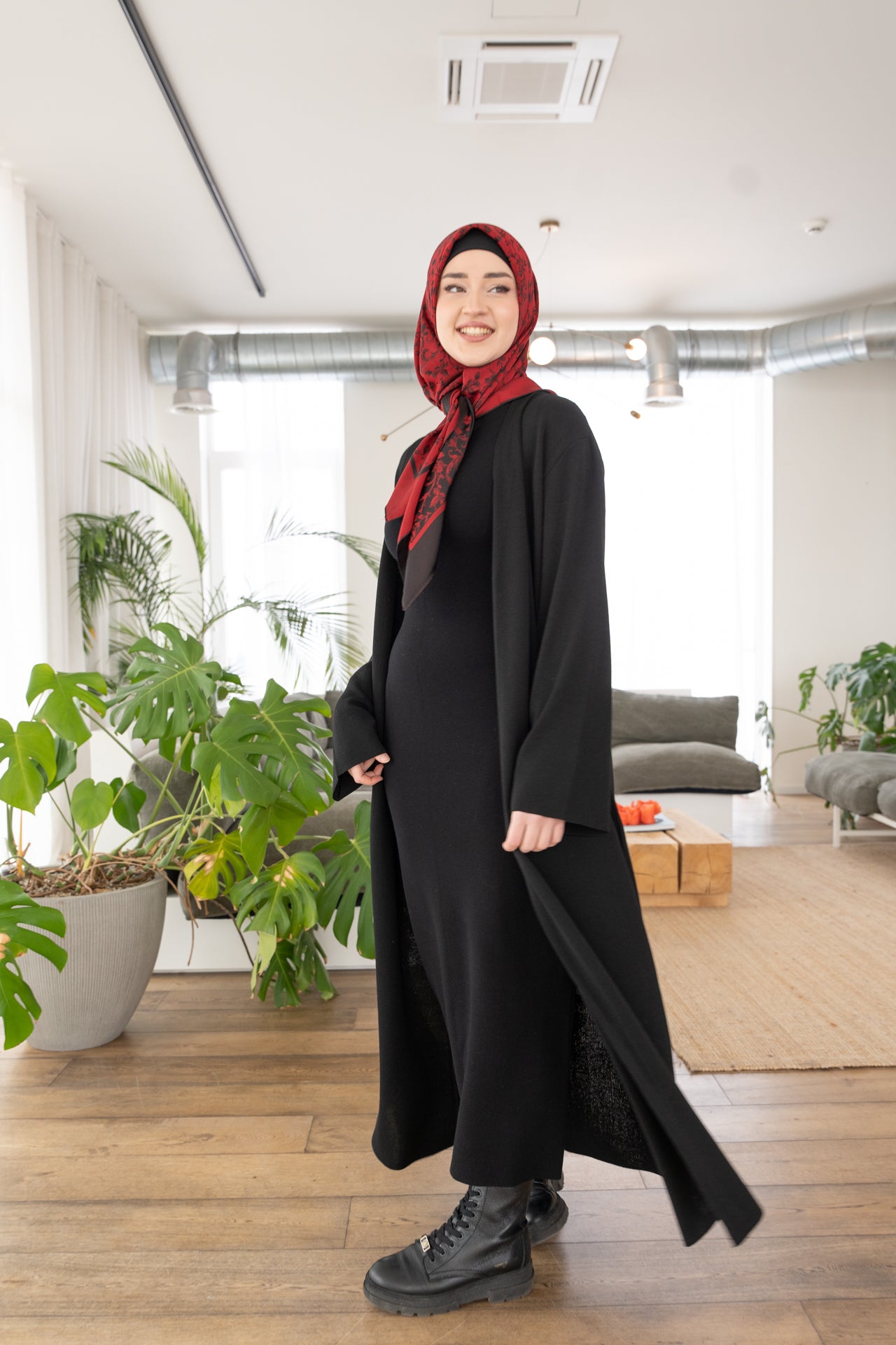 Bagira schwarzes ärmelloses langes Kleid