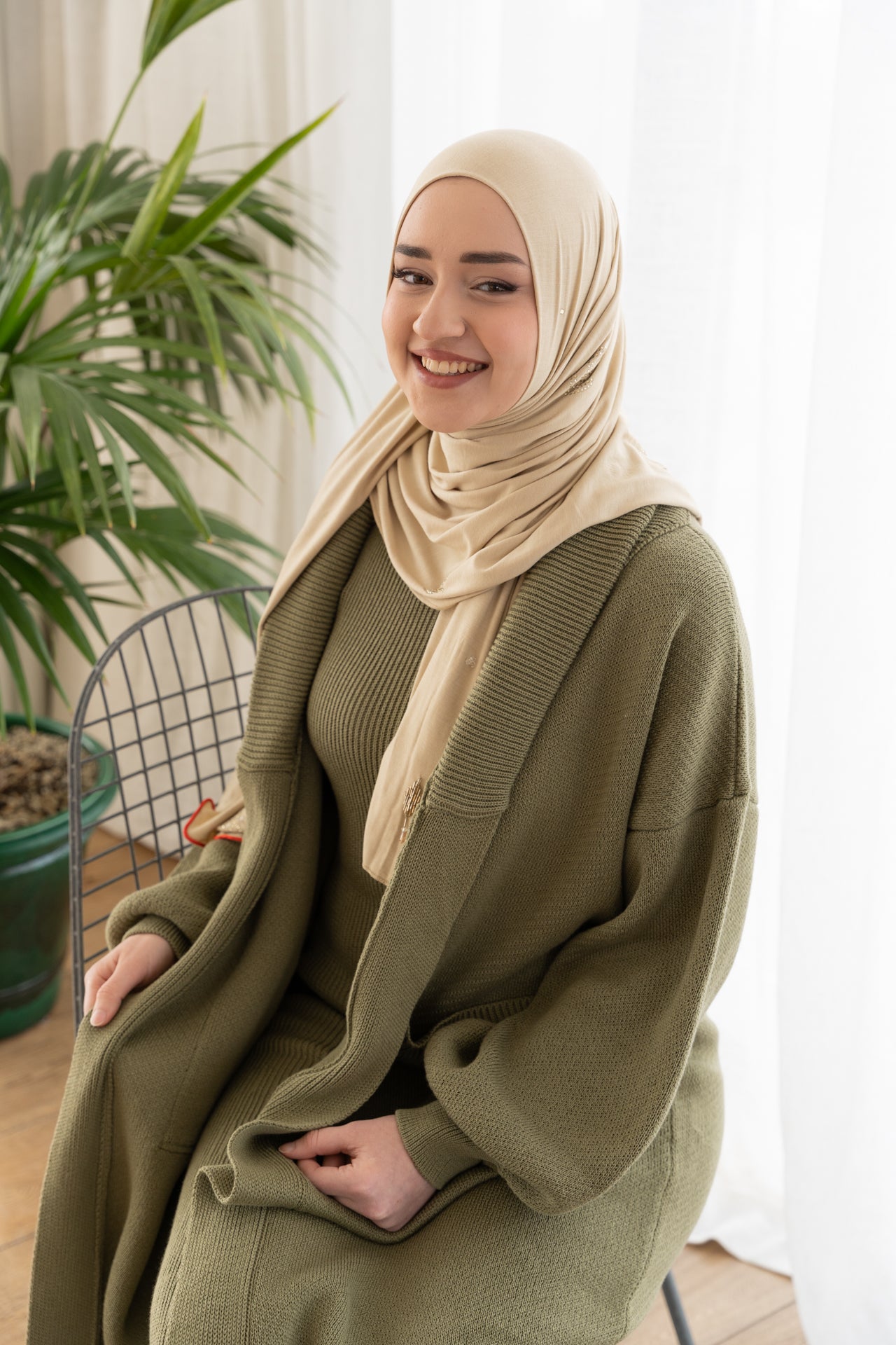 Ärmelloses langes Elita-Kleid in Khaki 