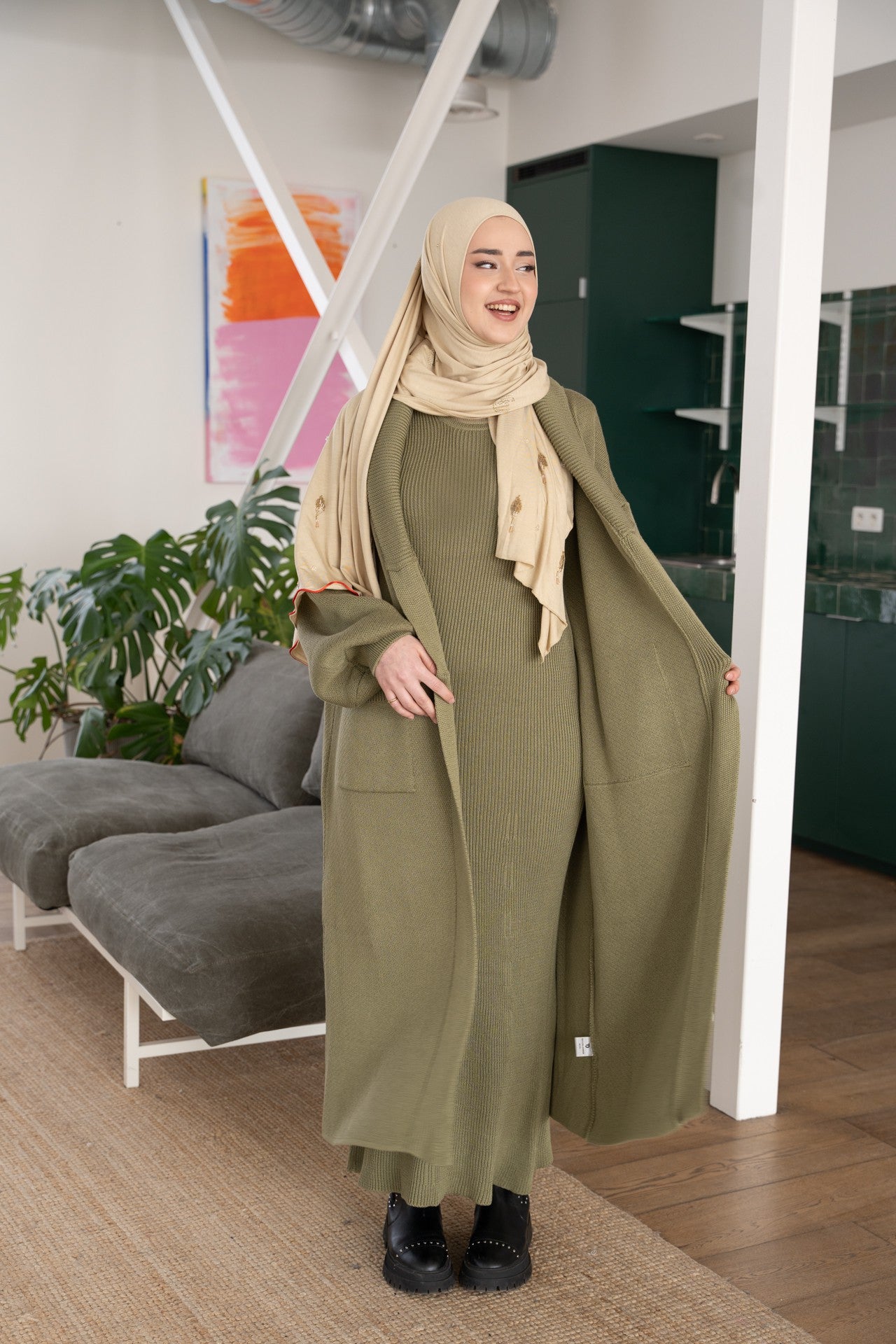 Ärmelloses langes Elita-Kleid in Khaki 